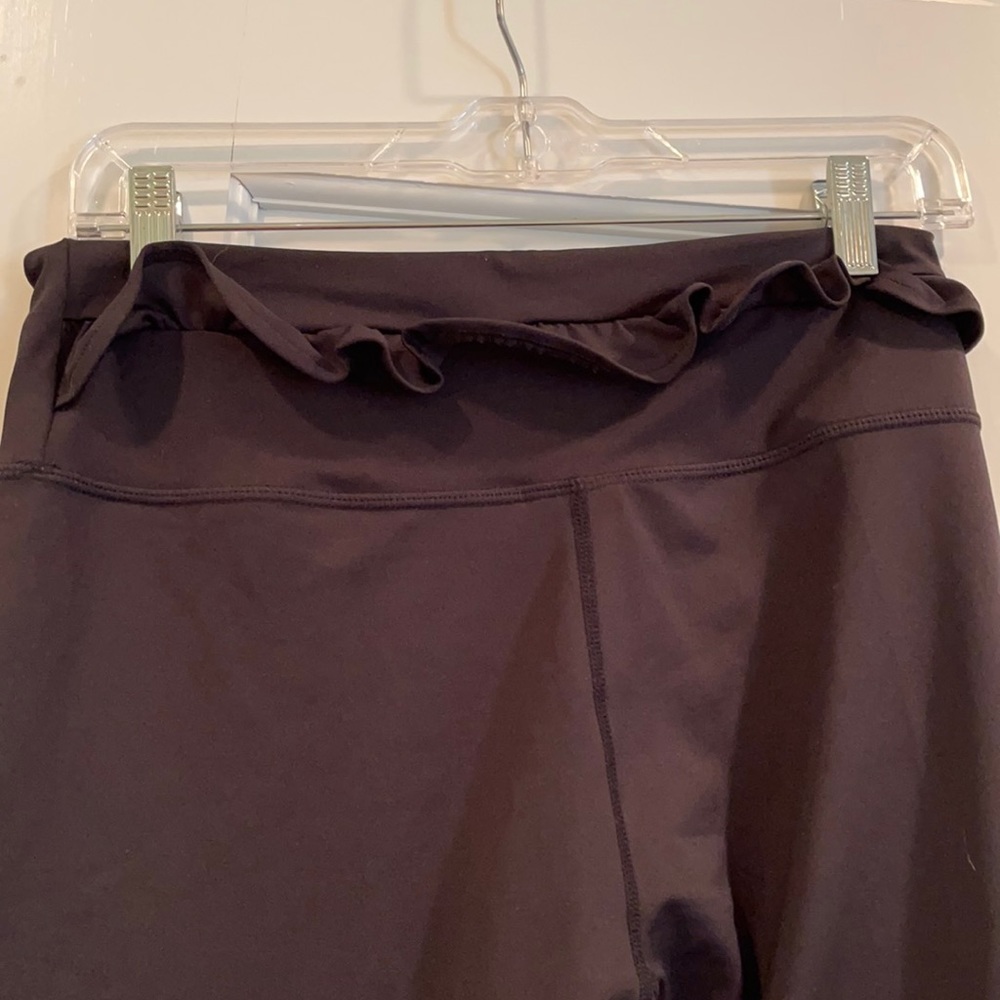 💕bundle only-Black Leggings with Ruffle Back - Picture 3 of 10